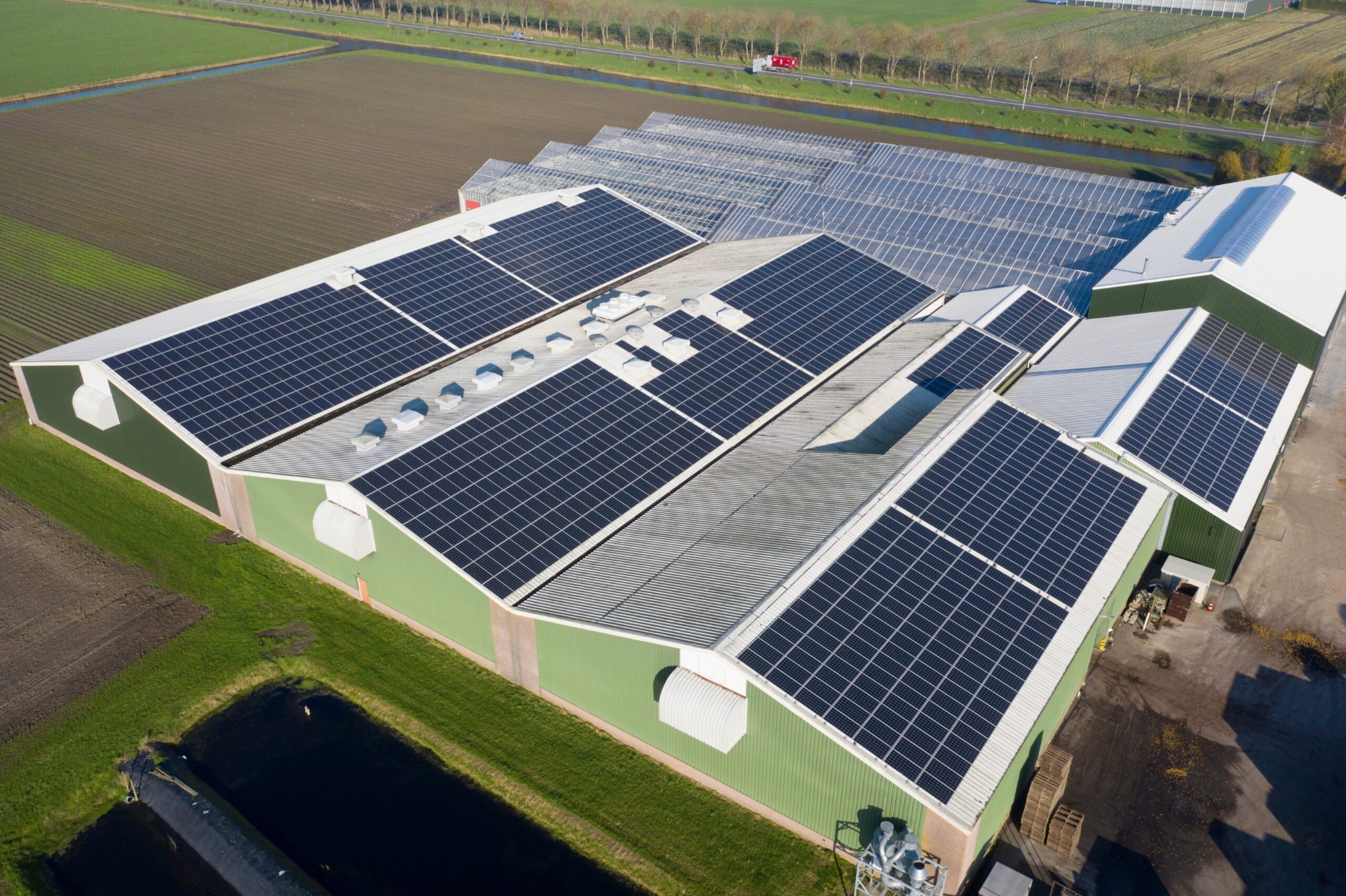 Commercial rooftop solar PV installation